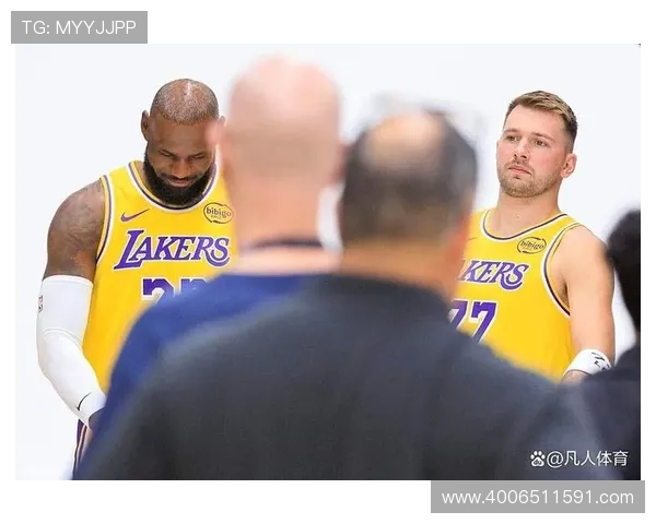 詹姆斯伤情更新与湖人新赛季目标分析 球队如何应对困境与挑战